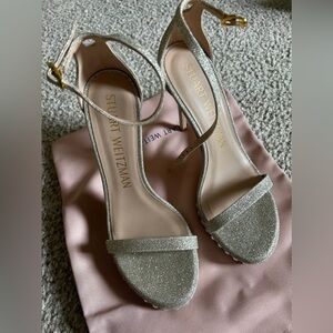 STUART WEITZMAN Nudistcurve 4" Ankle Strap Sandal GLITTER PLATINO Size 8